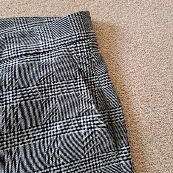 Zara Cropped Kick Flare Pants Plaid Women's Size 8 Black Grey White Wide Leg - Picture 4 of 11